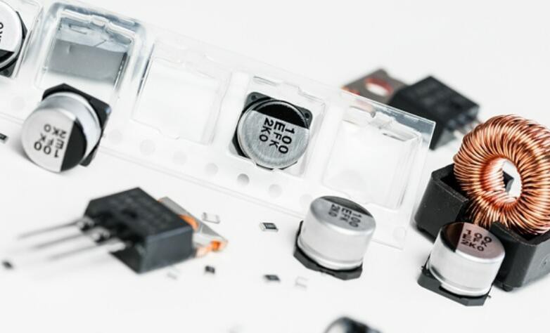 Electronic components ultrasonic cleaning machine
